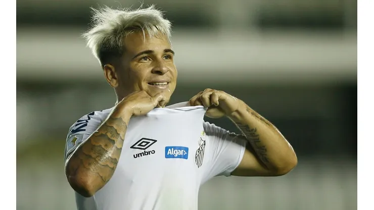 Soteldo, do Santos, voltou a chamar atenção nas redes sociais pela sua estatura