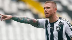 Forster teve boa atuação mesmo improvisado - Foto: Vitor Silva/Botafogo.