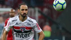 Juanfran acerta renovação com São Paulo até fevereiro e marca fim da passagem de Pássaro