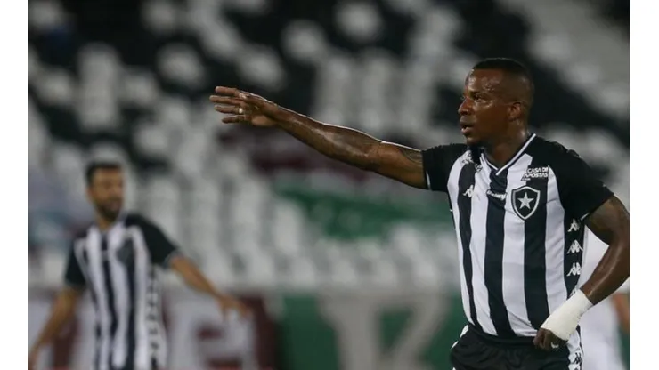 Botafogo traça planos de renovação e Guilherme Santos é um dos alvos