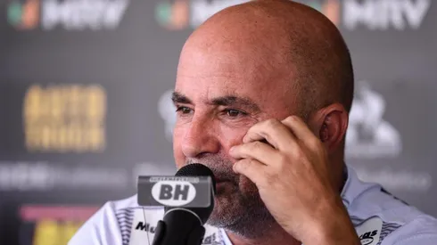 Sampaoli recebe as primeiras críticas no Galo — Foto: Getty Images