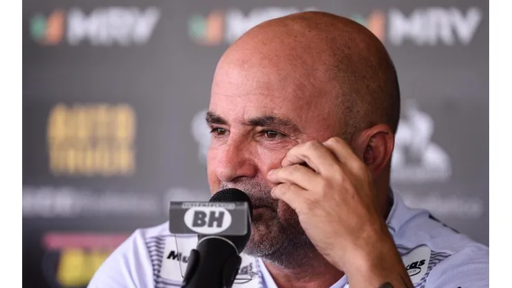 Sampaoli recebe as primeiras críticas no Galo — Foto: Getty Images