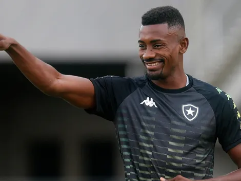 Kalou retorna ao time titular do Botafogo em nova formação de ataque