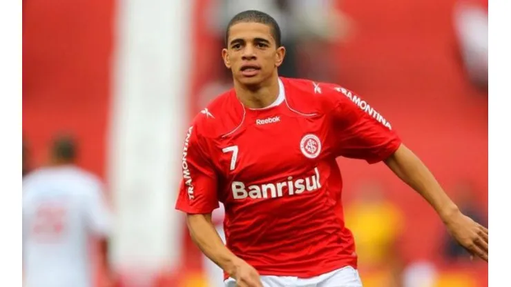 Taison se empolga com contato do Inter e salário do ídolo vira entrave
