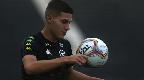 Romildo pode ser novidade de Barroca. Vitor Silva/Botafogo