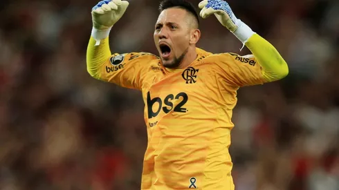 Flamengo e Diego Alves dão trégua e goleiro acerta renovação até 2021