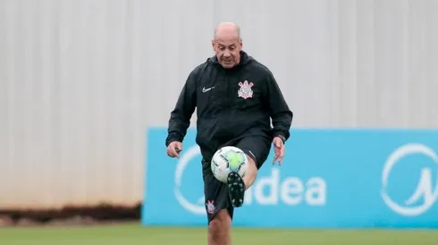 Estilo explosivo de Flávio Oliveira conquista jogadores do Corinthians