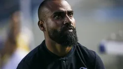 Coelho arruma briga na base: "Com meu jogador, quem fala sou eu"