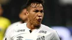 Kaio Jorge não fica calado e vai para cima de santistas corneteiros na web