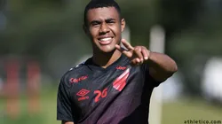 Erick desfalca o CAP — Créditos: Mauricio Mano/Site Oficial/Athletico