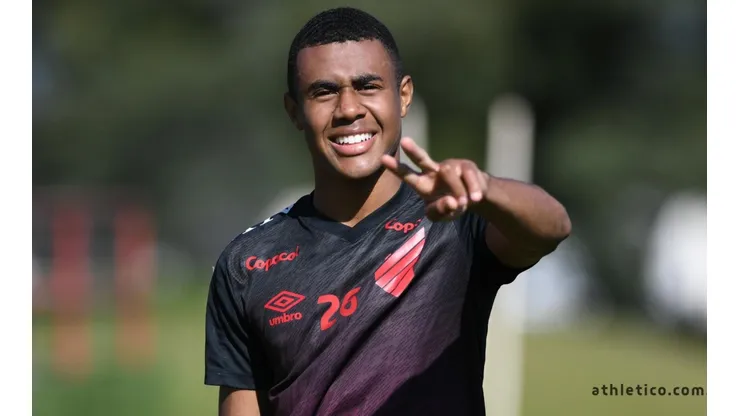 Erick desfalca o CAP — Créditos: Mauricio Mano/Site Oficial/Athletico