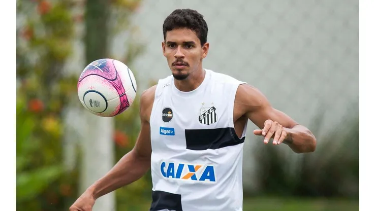Veríssimo continua valorizado no Peixe — Foto: Ivan Storti/Santos FC
