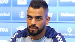 Maicon fica de fora da viagem para Santos