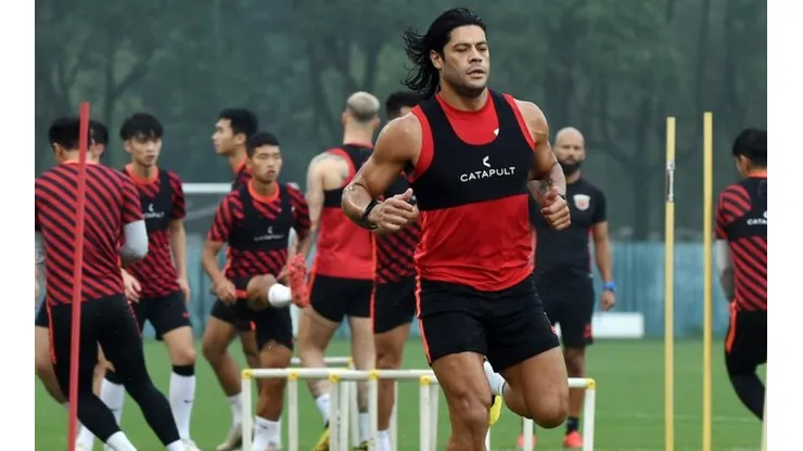 Diretoria do Palmeiras se pronuncia sobre interesse em Hulk
