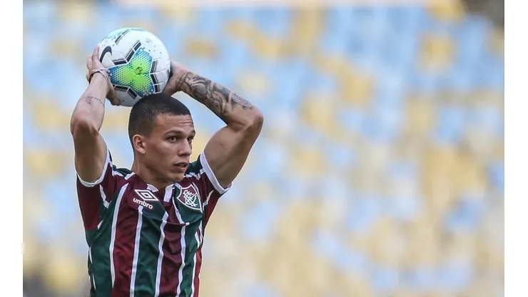 Mario Bittencourt encaminha acordo de lateral-direito para disputar vaga com Calegari
