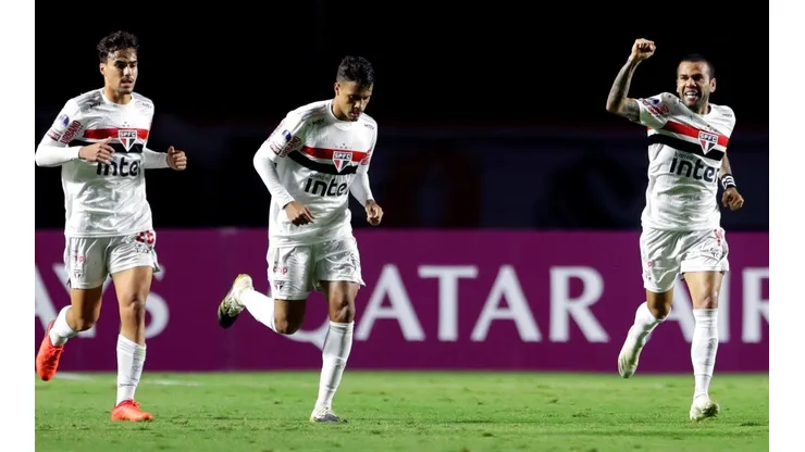 Corinthians x São Paulo se enfrentam neste domingo a partir das 18h15 - (Getty Images)
