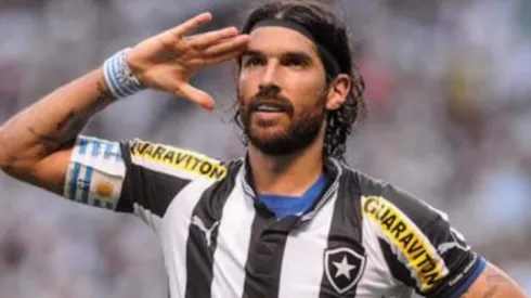 Loco Abreu mais uma vez reiterou o carinho pelo Fogão. Divulgação