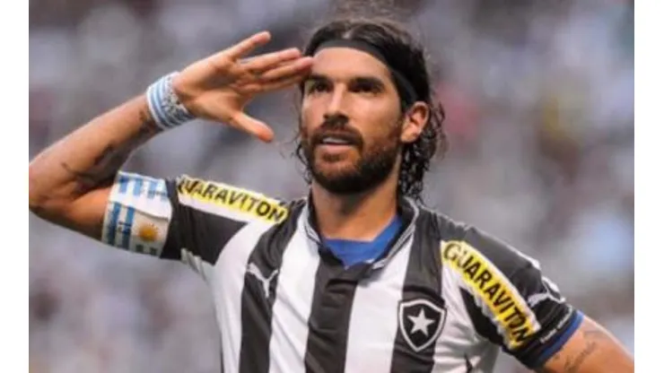 Loco Abreu mais uma vez reiterou o carinho pelo Fogão. Divulgação