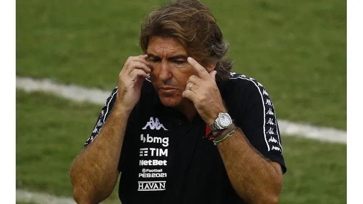 Discurso desconexo da realidade debilita Sá Pinto no Vasco; torcida pede demissão do português