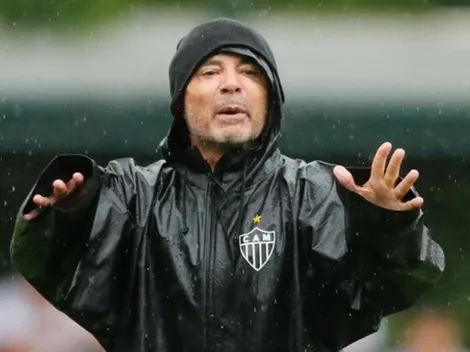 Sem volantes de origem, Sampaoli deve improvisar no meio campo do Atlético
