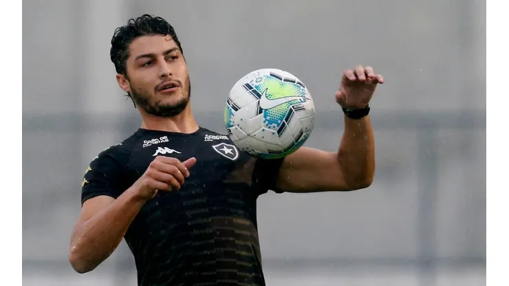 Marcinho deve começar no banco de reservas. Vitor Silva/Botafogo.