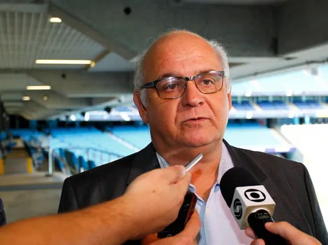 Romildo tenta negociar meia, mas Renato reintegra jogador