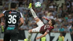 Arrascaeta brinca com torcedores para poder garantir o prêmio Puskas