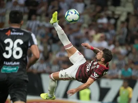 Arrascaeta brinca com torcedores para poder garantir o prêmio Puskas