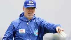 Mano Menezes se irrita com o sistema defensivo do Bahia