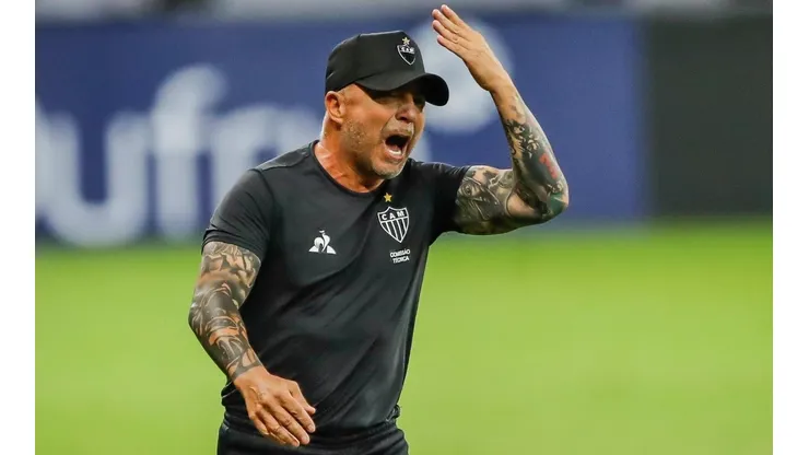 Sampaoli não gostou do esquema com 3 zagueiros - Foto: Bruno Cantini/Atlético.
