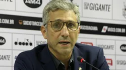 Campello renovou com o meio-campista. Divulgação/Vasco