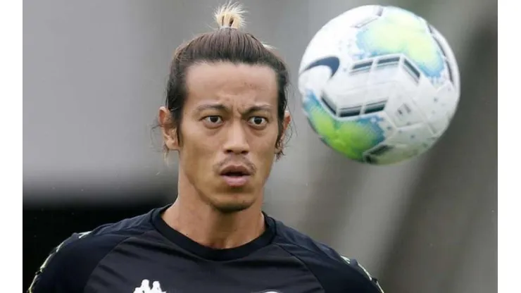 Barrado da equipe titular do Botafogo, Honda dá espaço para nova tática ofensiva