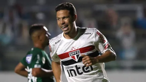 Sem Dani Alves, Hernanes vira favorito para a vaga contra o Botafogo