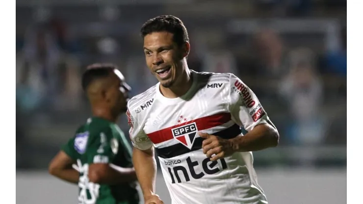 Sem Dani Alves, Hernanes vira favorito para a vaga contra o Botafogo