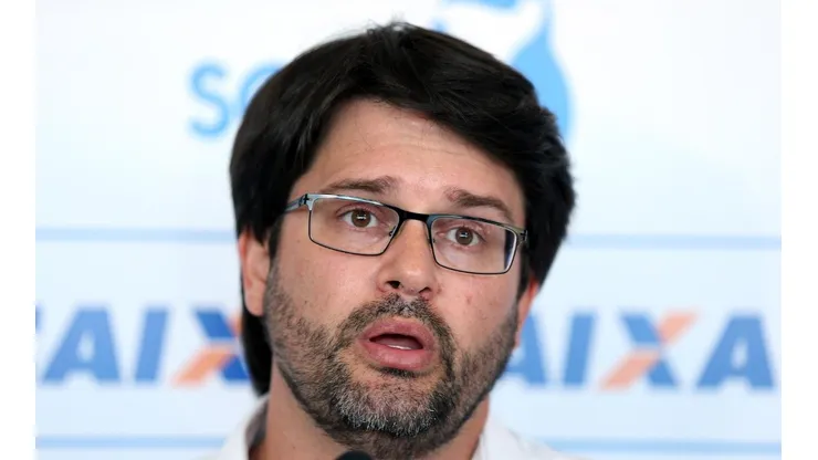 Bellintani age rápido e anuncia renovação de lateral-esquerdo até fevereiro