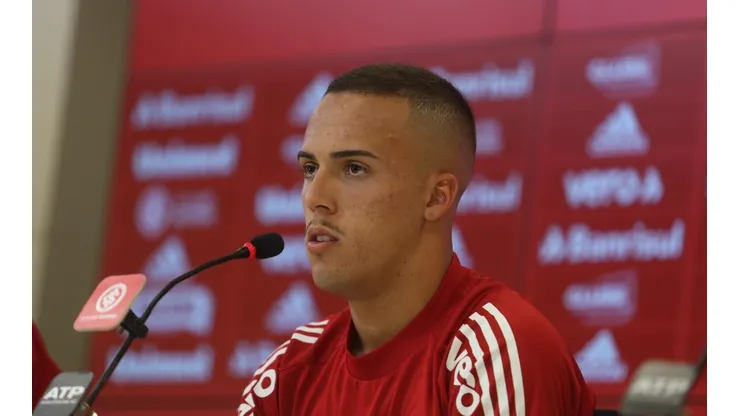 Garoto perdeu pênalti contra o Boca Juniors — Foto Ricardo Duarte/Internacional