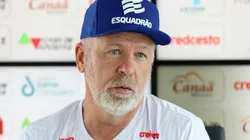 Mano 'se apoia' em má arbitragem para justificar derrota