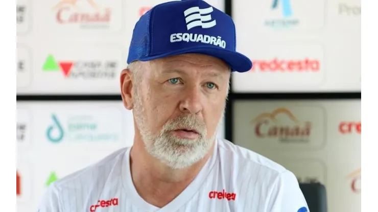 Mano 'se apoia' em má arbitragem para justificar derrota