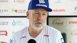 Mano surpreende em coletiva e revela liberação de Douglas para a Sul-Americana