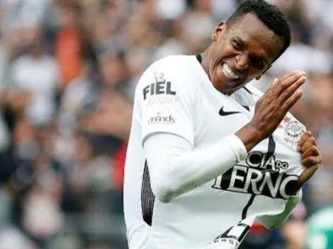 Jô se emociona ao atingir marca histórica pelo Corinthians