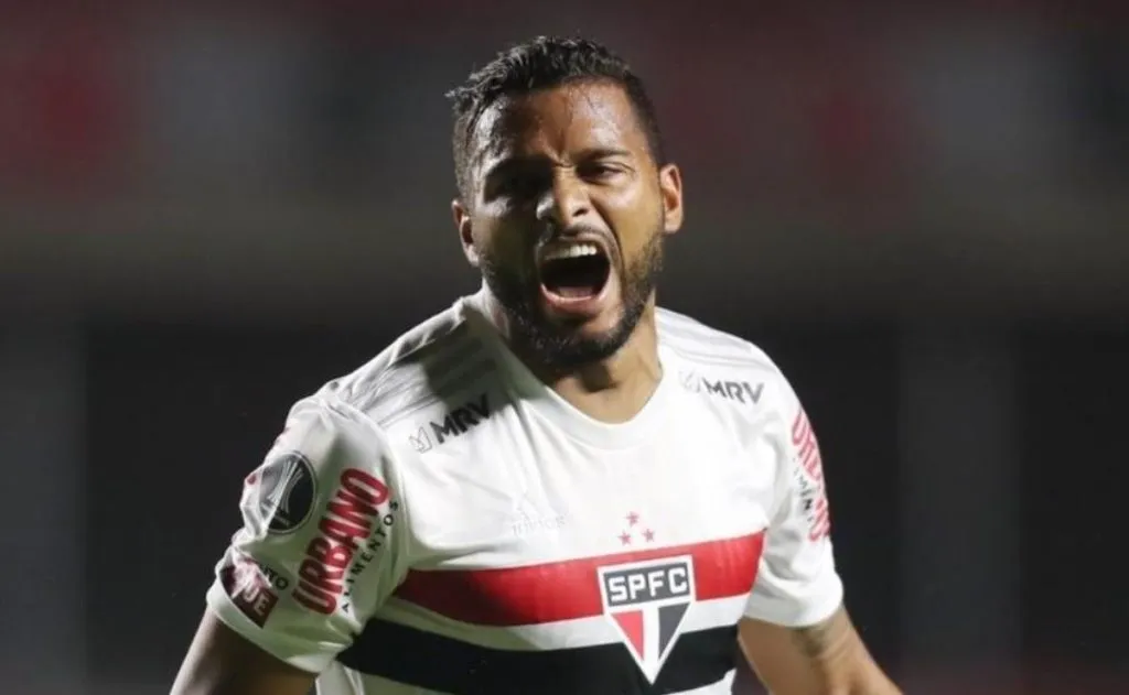 Reinaldo já enfrentou o Corinthians em diversas oportunidades com as cores do São Paulo – Foto: Getty Images.