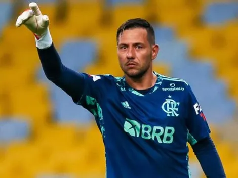 Landim define a situação de Diego ALves no Flamengo