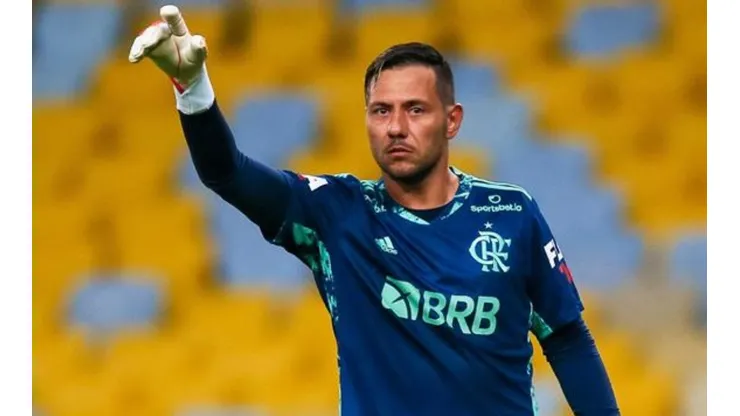 Landim define a situação de Diego ALves no Flamengo