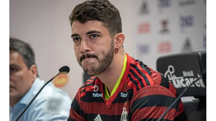 Elenco fecha com Ceni, mas Gustavo Henrique e Léo Pereira podem sair