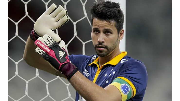 Goleiro Fábio puxa a fila dos pendurados do Cruzeiro; equipe pode ficar desfigurada