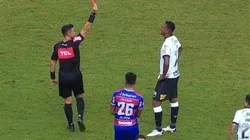 Árbitro expulsou Jô após rever lance no VAR - Foto: Reprodução/Globo.
