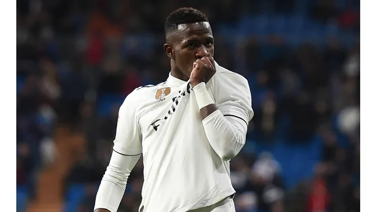 Jornais espanhóis criticam atuações de Vinícius Júnior e mais três titulares de Zidane na derrota do Real Madrid