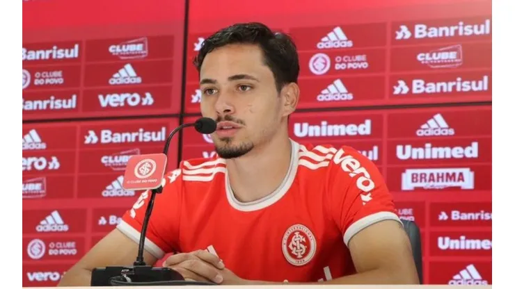 Maurício é sacado do time titular e Inter terá meio de campo 'experiente' contra o Boca