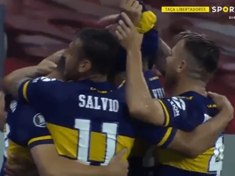 Tevez aproveita falha da zaga do Inter, marca para o Boca e homenageia Maradona