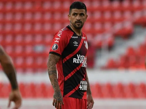 Lucho mantém mistério sobre futuro no Athletico e assunto é adiado